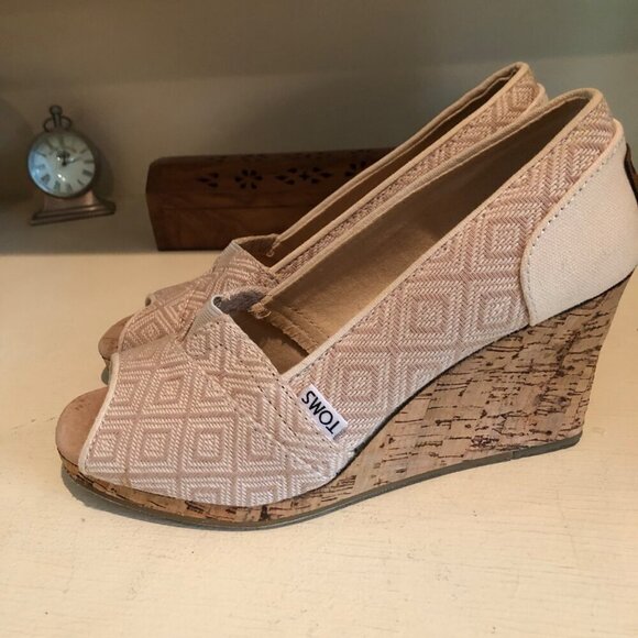 Women's TOMS Cream / Tan Canvas Open Toe Shoe Wedge Cork Heel Size 7.5 - Picture 6 of 12